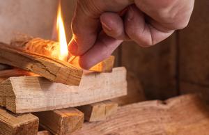 L’allumage inversé (top-down) : la méthode efficace pour allumer votre poêle à bois