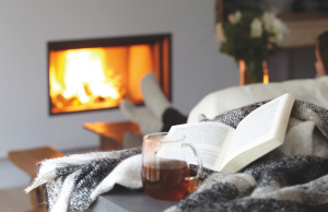 Cheminée qui refoule : causes et solutions